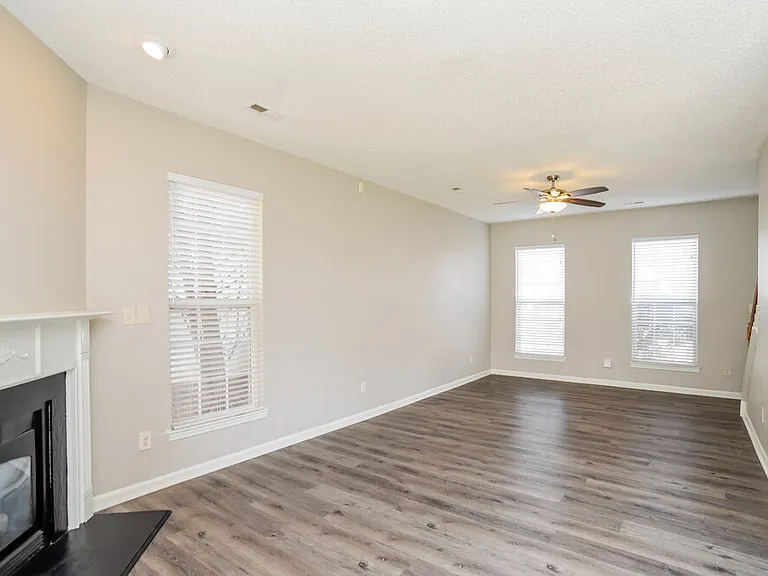10033 Brawley Ln — Photo 4