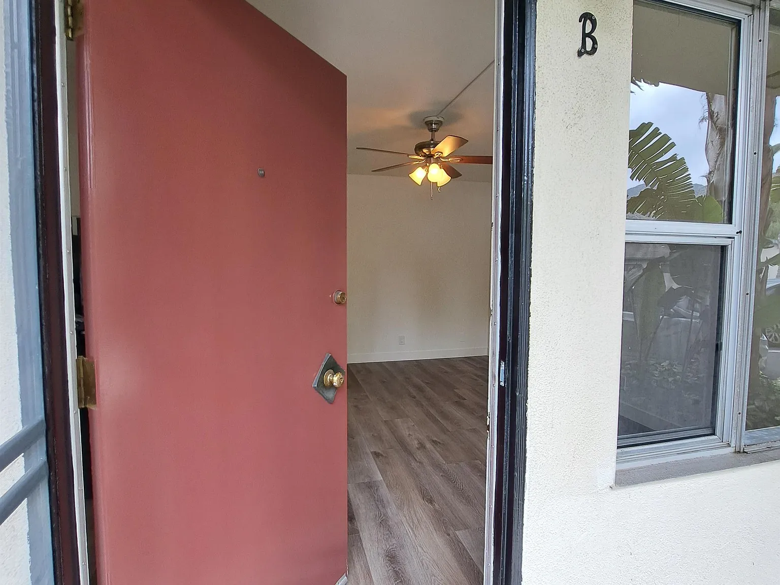 1921 Peyton Ave — Photo 2