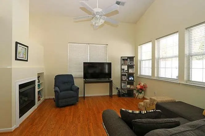107 W Oaks Ct — Photo 11