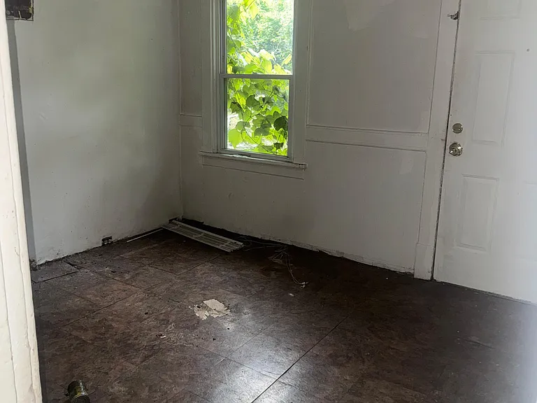 3738 Sylvan Pl — Photo 35