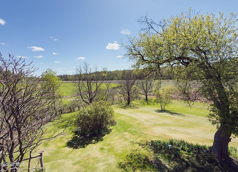 5th image of 34 Clay Hill Road