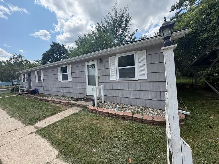 2118 Ferrol St — Photo 1