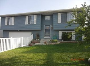 807 Sutherland Cove Ln, Gillette, WY 82718