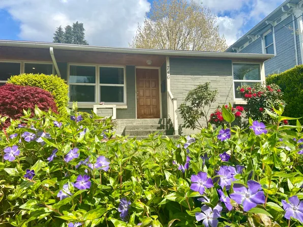 746 N 75th St, Seattle, WA 98103
