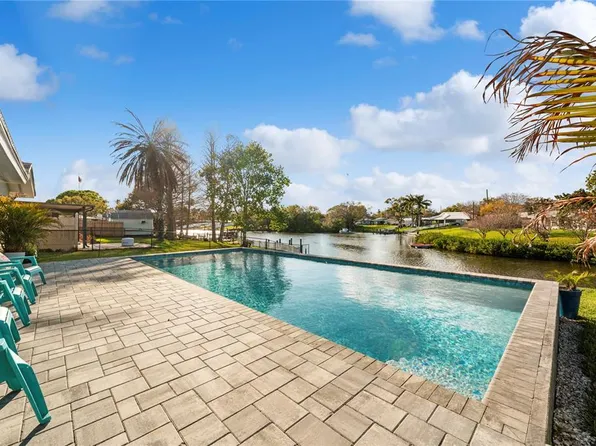 632 Shore Dr, Largo, FL 33771