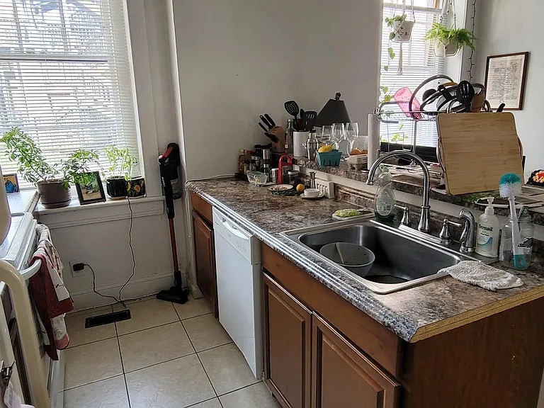 421 W Grace St #102 — Photo 5
