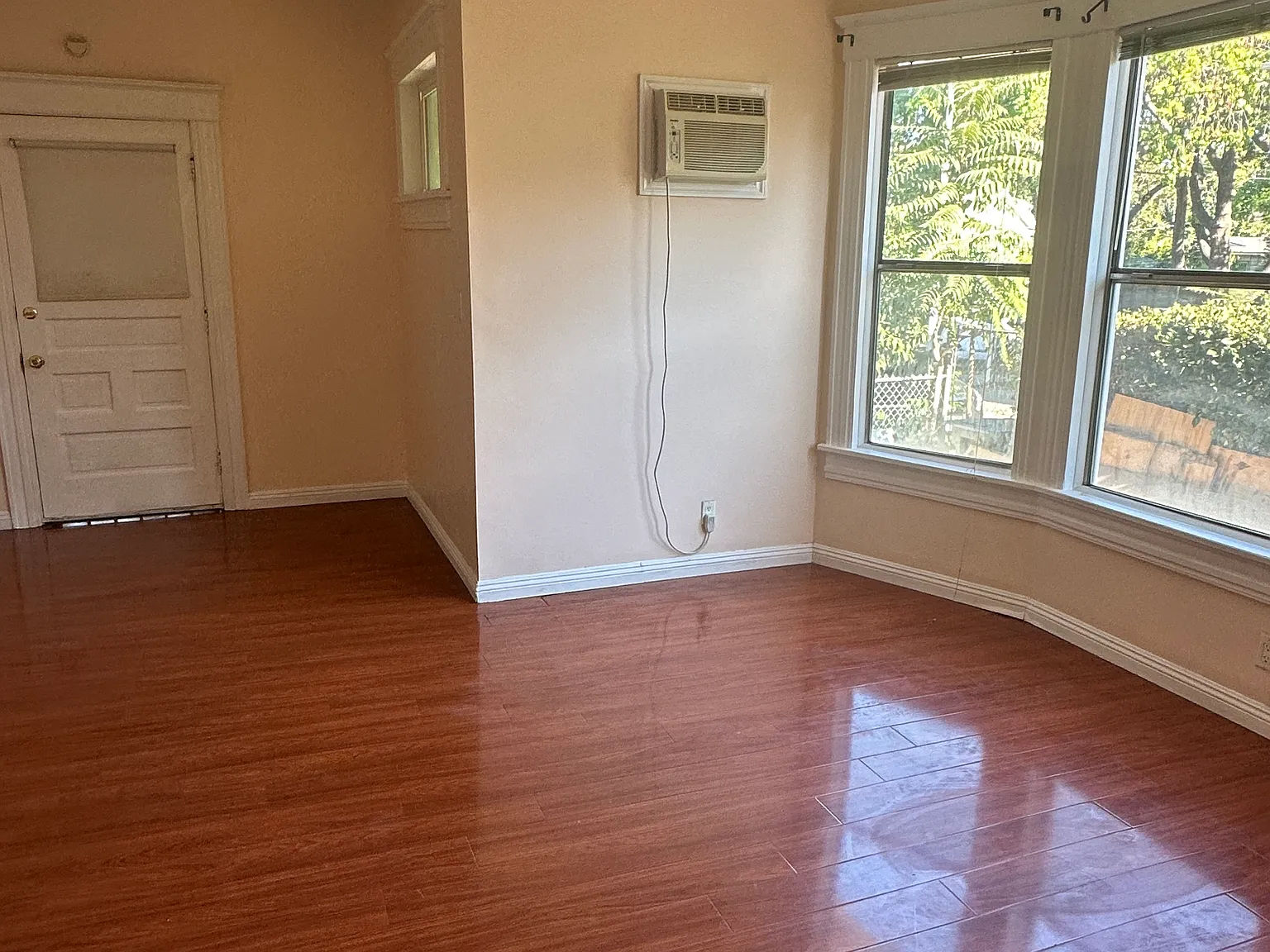 3 bed, 1300 sqft, $3,950 — Photo 4