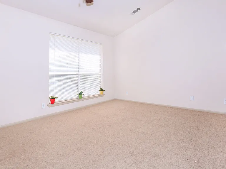 Beeville Station Apartments — Photo 21