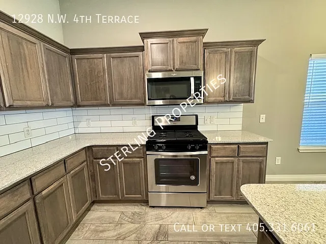 12928 NW 4th Ter — Photo 8