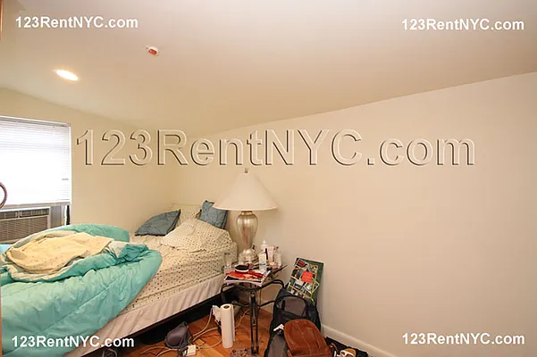 Rented by Chartwell Manhattan Realty | media 14