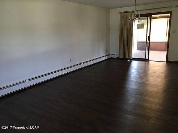 3rd image of 72 Brook St