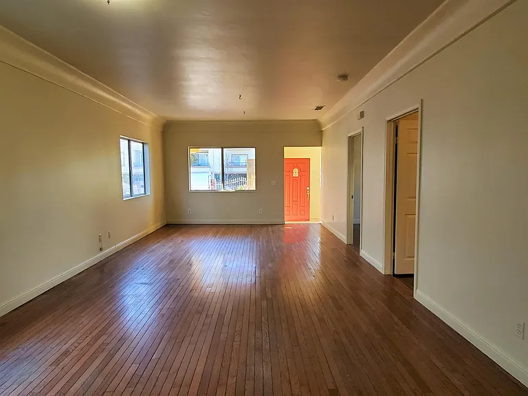 608 N Serrano Ave — Photo 11