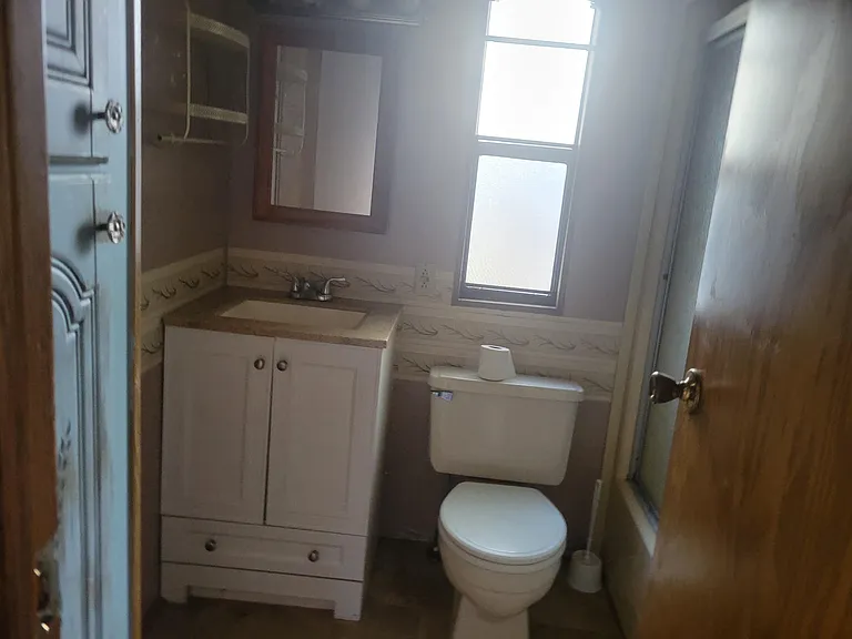 1720 NW 38th Ave #1B — Photo 4