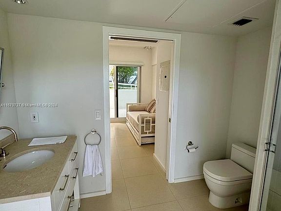 4th image of 4775 Collins Ave #Ca-a3