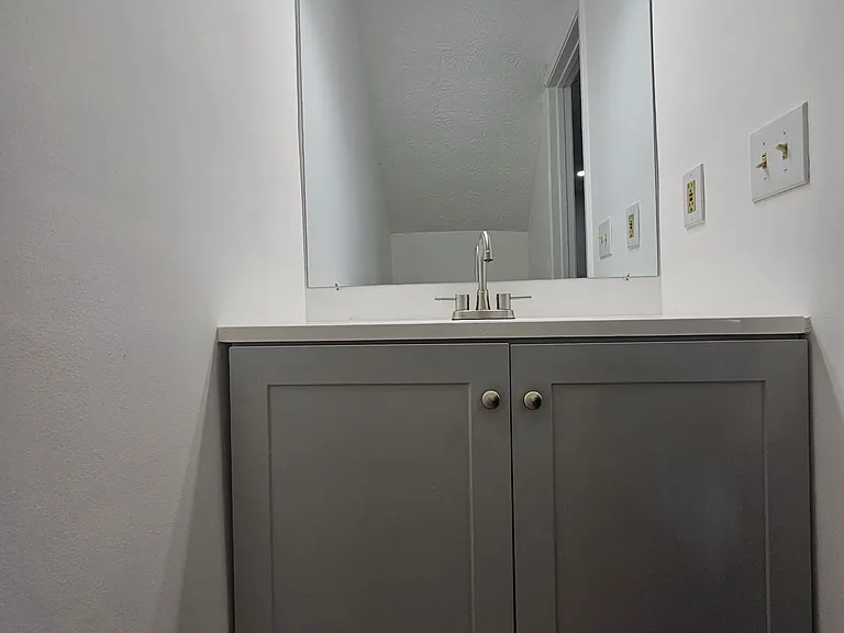 2401 Queen Anne Ct — Photo 8