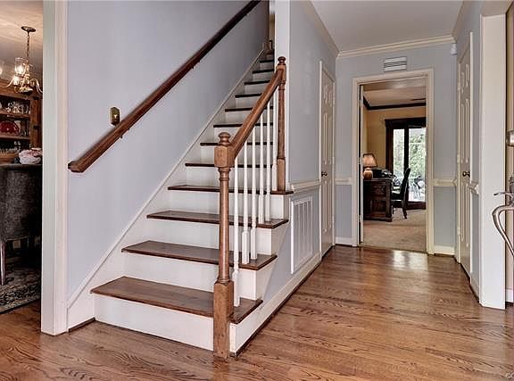2nd image of 10616 Cliffmore Dr