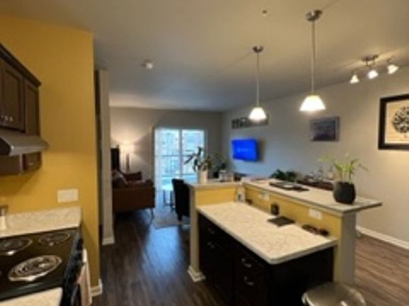 2nd image of 5192 Sassafrass Dr Unit 205