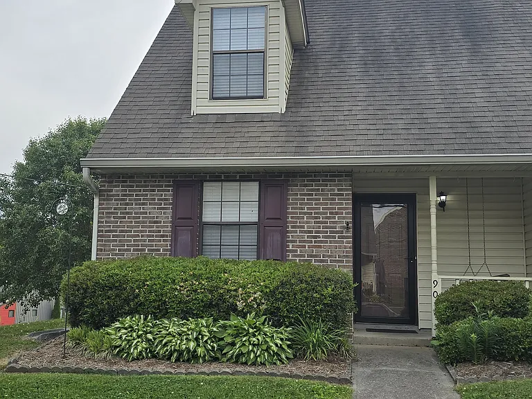 901 Chip Cove Ln — Photo 2