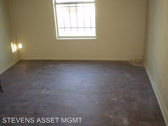5th image of 517 1/2 Stoner Ave