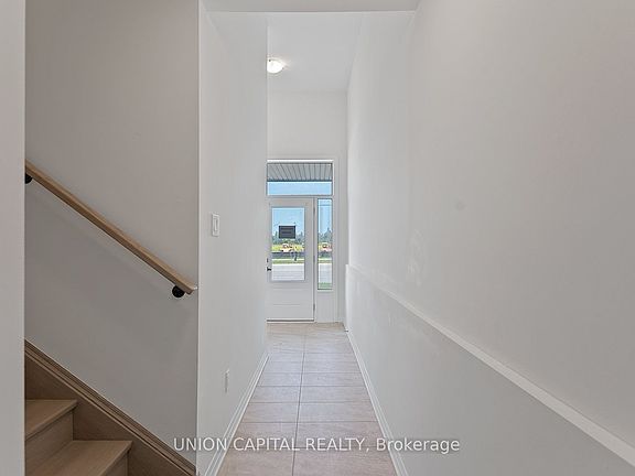 4th image of 11437 Leslie St