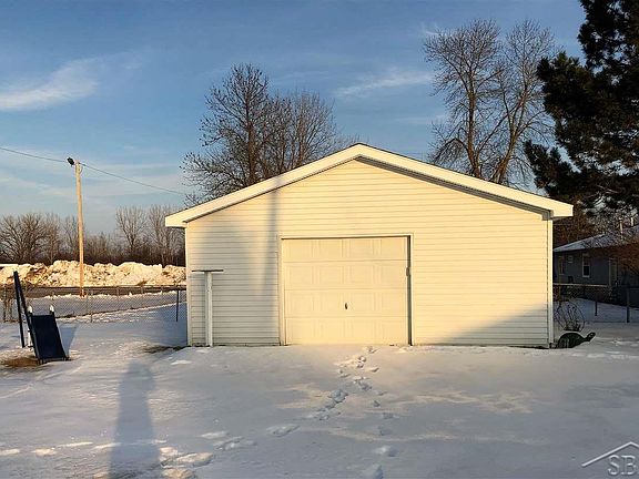 3rd image of 1452 Flanders Dr