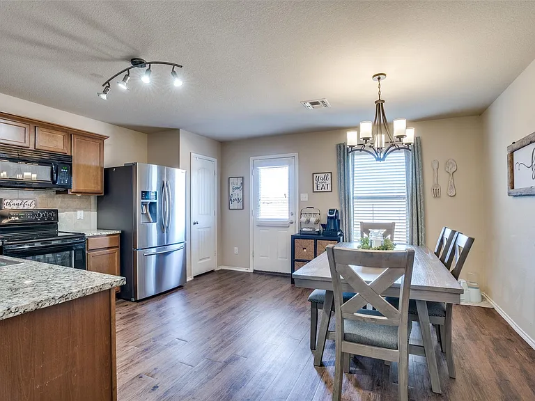 1606 Meadow Creek Dr — Photo 15