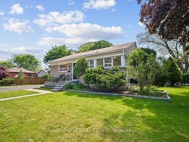 2182 Courtland Dr — Photo 1