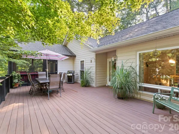 300 Caroline Ln, Pisgah Forest, NC 28768