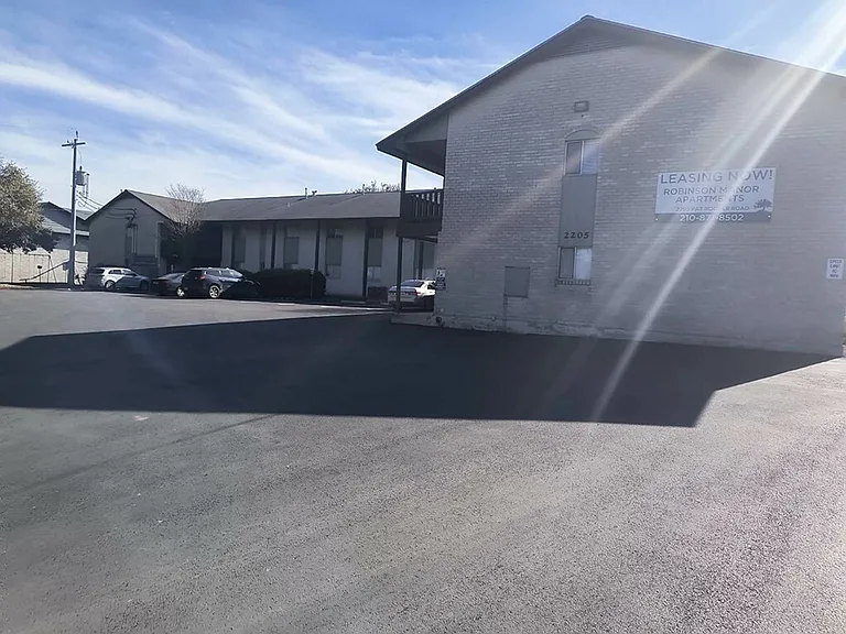 Robinson Manor Apartments — Photo 9