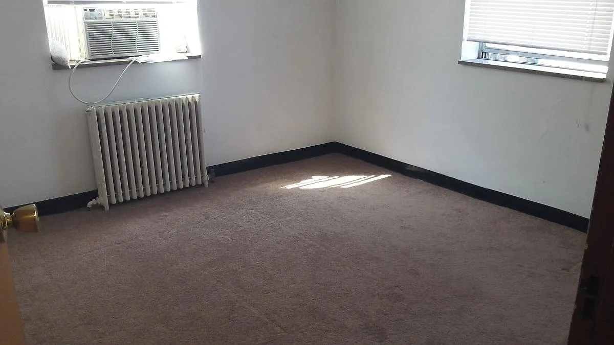 1 bed, 330 sqft, $1,100 — Photo 3