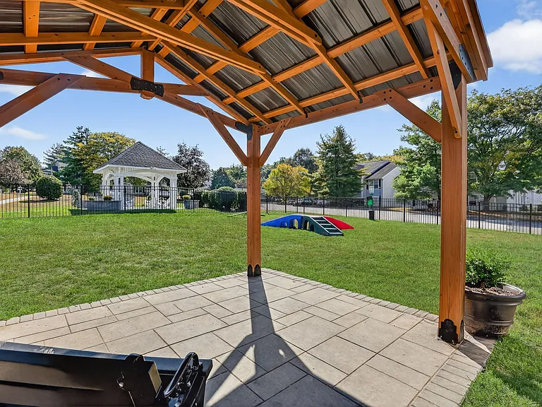 Unwind at Vista Point Apartments, where serene outdoor spaces and modern amenities await. Enjoy the perfect setting for relaxation and fun. Explore our community and schedule your tour today!
