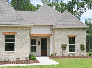 102 Post Oak Ln, Madisonville, LA 70447