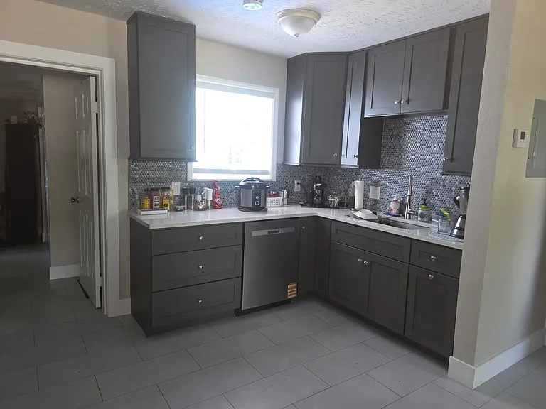 1665 Moreno Ave — Photo 5