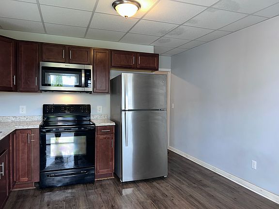 2nd image of 525 W Washington St