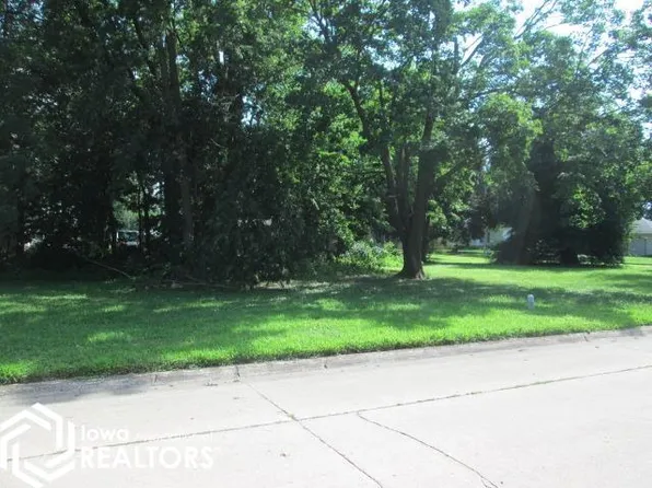 216 4th Ave NE, Belmond, IA 50421