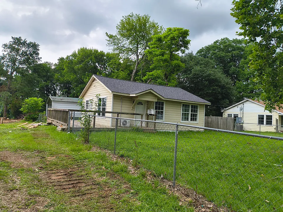 1742 FM 1844