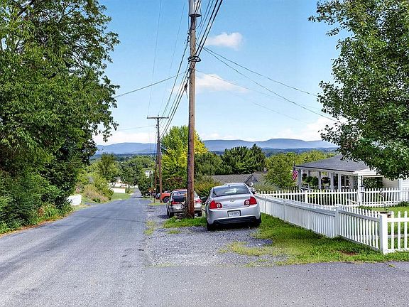 3rd image of 134 Maury Mill Rd