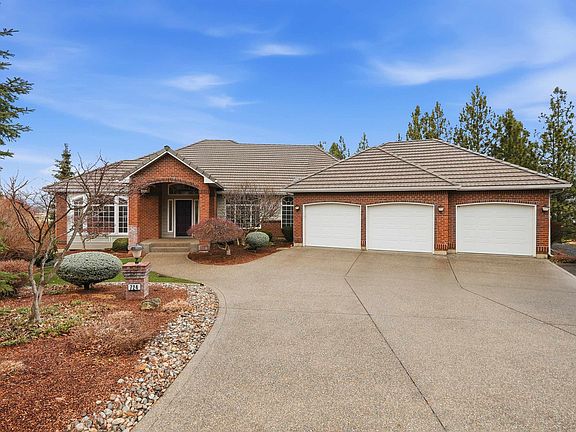 3rd image of 724 N Lancashire Ln
