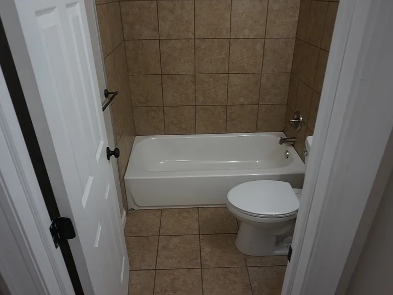 29134 Glenwood St — Photo 10