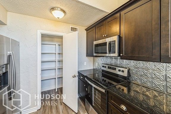 4th image of 1129 Seneca Pl