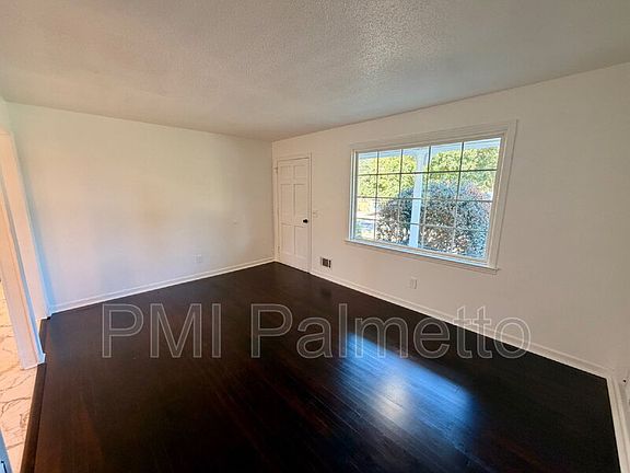 5th image of 128 Crestmore Dr