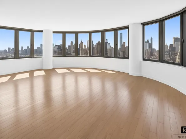 330 East 38th Street 46D image 1 of 8