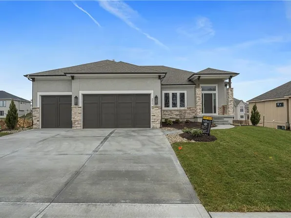 2217 NW Killarney Ln, Lees Summit, MO 64081