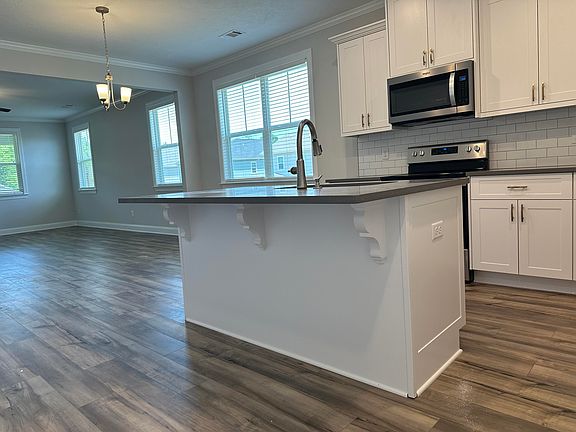 2nd image of 709 Woodvine Dr