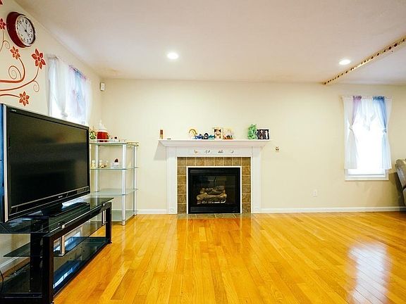 5th image of 26 J A McDermott Cir