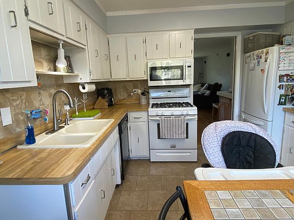 4th image of 42 E 58th St APT 2