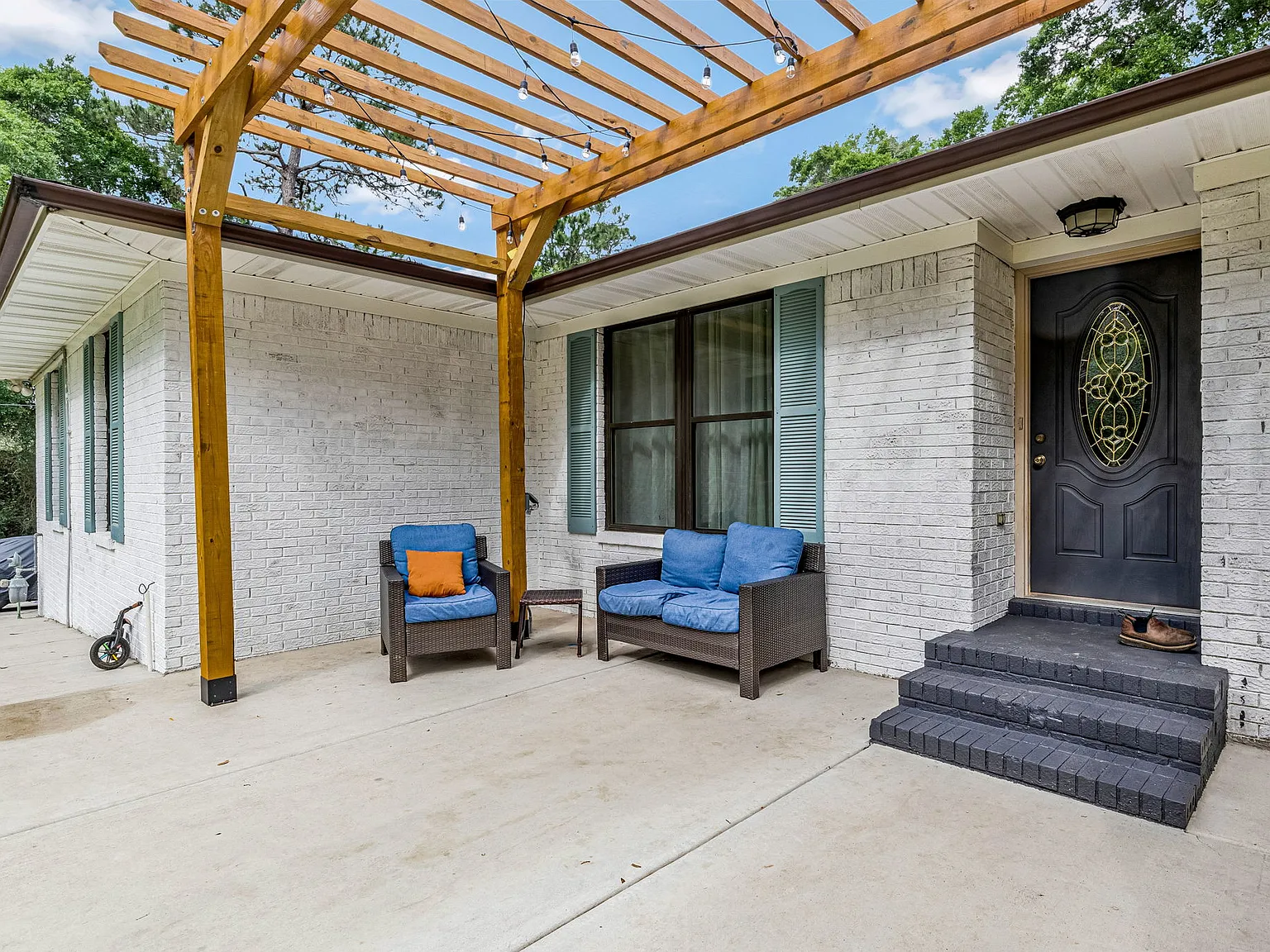 3 bed, 1932 sqft, $2,200 — Photo 2