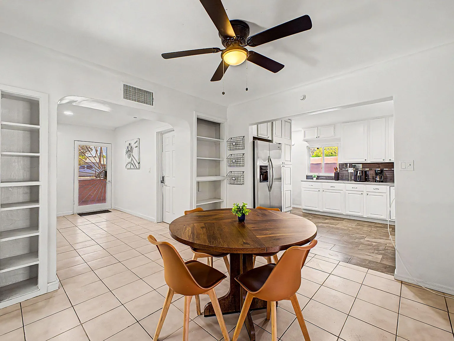 4 bed, 3.0 bath, 1600 sqft, $776 — Photo 4