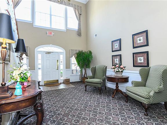 4th image of 522 College Rd