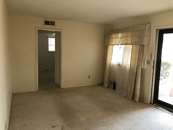 2nd image of 31 E 22nd St